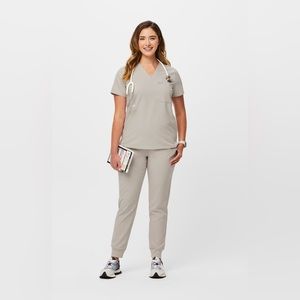Figs Scrubs Set - XS Catarina Scrub Top & High Waisted Zamora Joggers in S/P